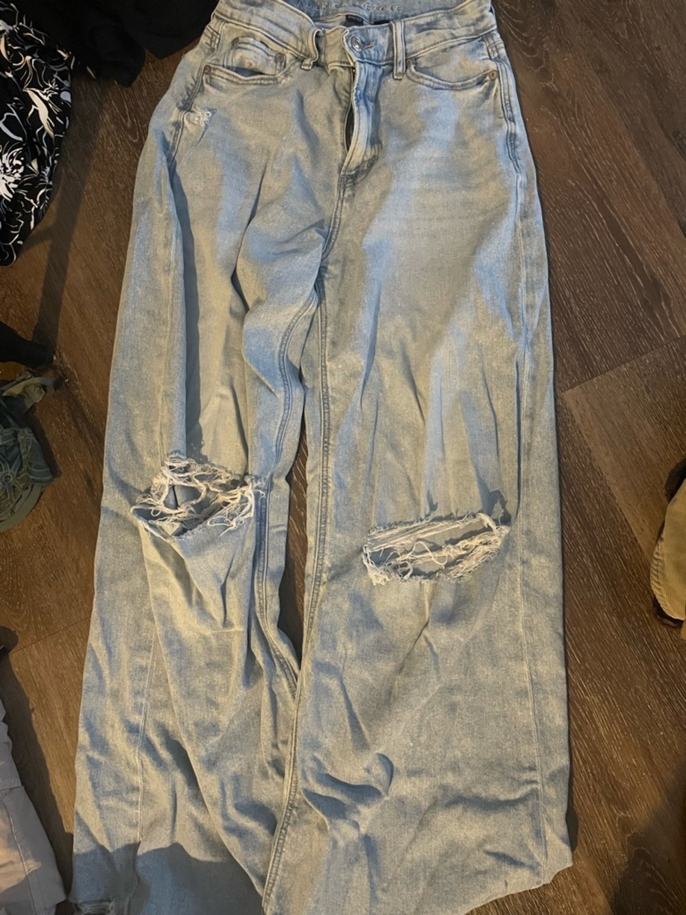 American Eagle Super High Rise Ultra Wide Leg Jean Distressed